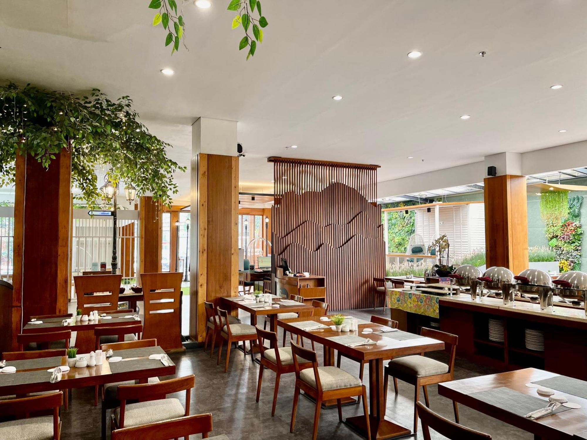 Hemangini Hotel Bandung Exterior photo